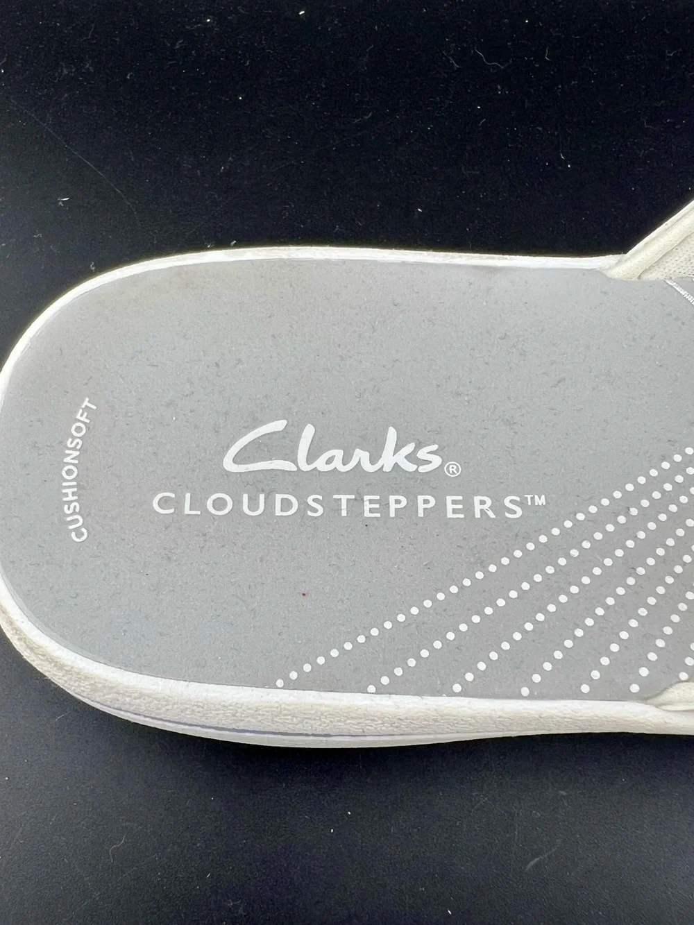 Clarks Cloudsteppers Cushion Soft Flip Flop Summer Sandals White / Gray Sz 8 EUC